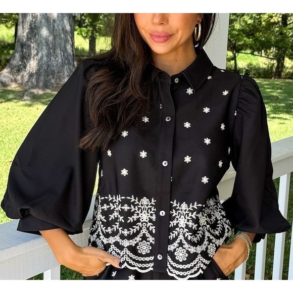 entro Tops - Entro Embroidered Cottagecore Puff Sleeve Scallop Hem Button Blouse Size M NWOT